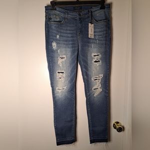 Judy Blue distressed medium wash jeans 13/31 NWT